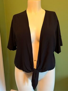 HERING -Black Short Sleeve Tie-Front Top size Lathe